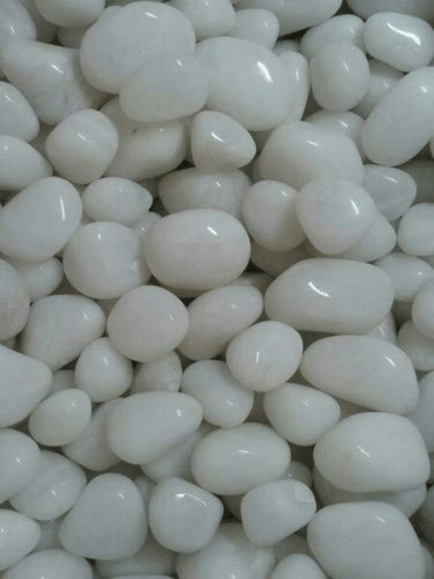 White Polished Pebbles (20-40 mm) – 1 kg