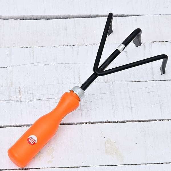 Plants Villa - Gardening 3 Prong Hand Cultivator No. Mmi 84 Gardeninging Tool Plants Villa - Gardening 3 Prong Hand Cultivator No. Mmi 84 Gardeninging Tool